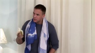 Orosz tini kiscsaj és a kettő himbilimbi