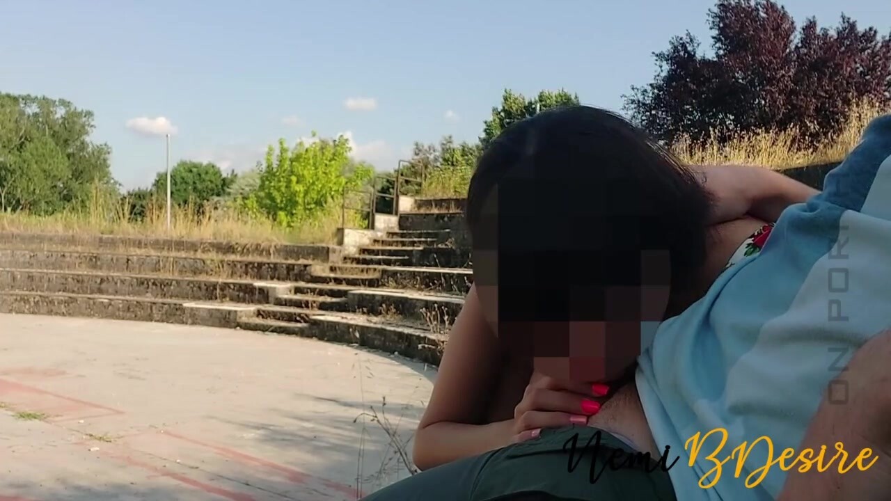Amatőr latina asszony a szabadban kúr