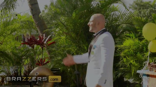 Brazzers - Victoria June szexel a pincér manussal