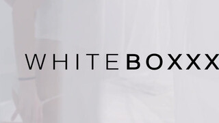WhiteBoxxx - Zazie Skymm a magyar kiscsaj popóba tolva