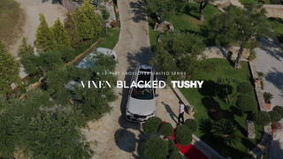TUSHY - Jia Lissa hátsó bejárata megrakva