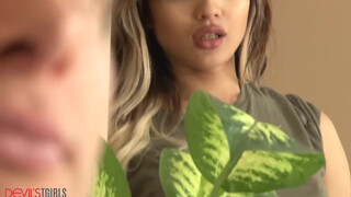 DevilsTGirls - Latina transzi barátnő megrakva
