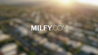 MILFY - Dana Vespoli fiatalabb manussal kúrel
