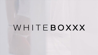 WHITEBOXXX - Eveline Dellai seggbe tolva