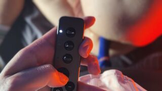 Lágy anál baszás szíj nélküli vibrátorral